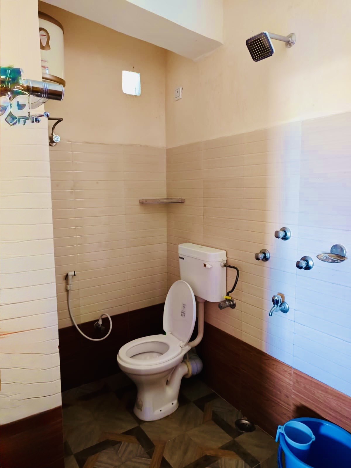 Golden Sunview Room